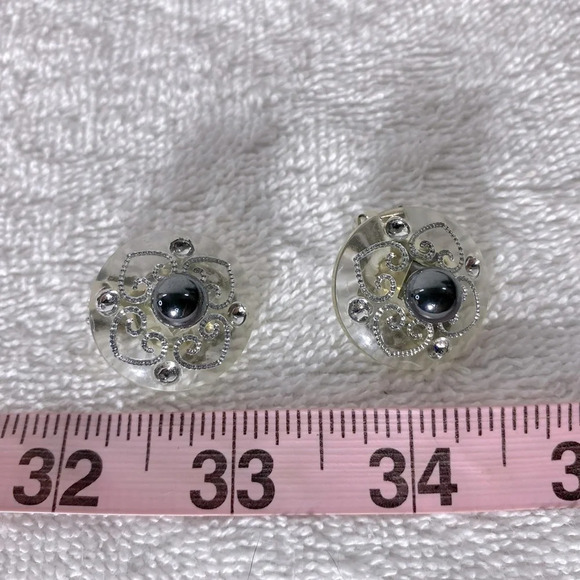 Vintage Clear  Plastic Grey Faux Pearl Round Clip On Earrings - Picture 10 of 10